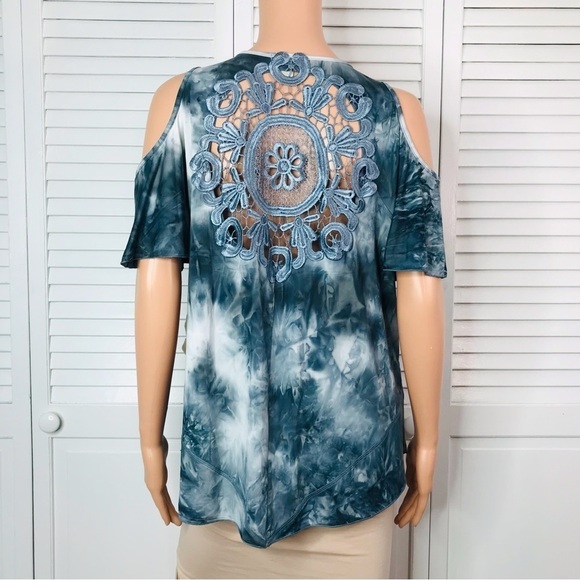 ONE WORLD Blue Embroidered Detail Short Sleeve Cold Shoulder Shirt Size 1X - Picture 9 of 9